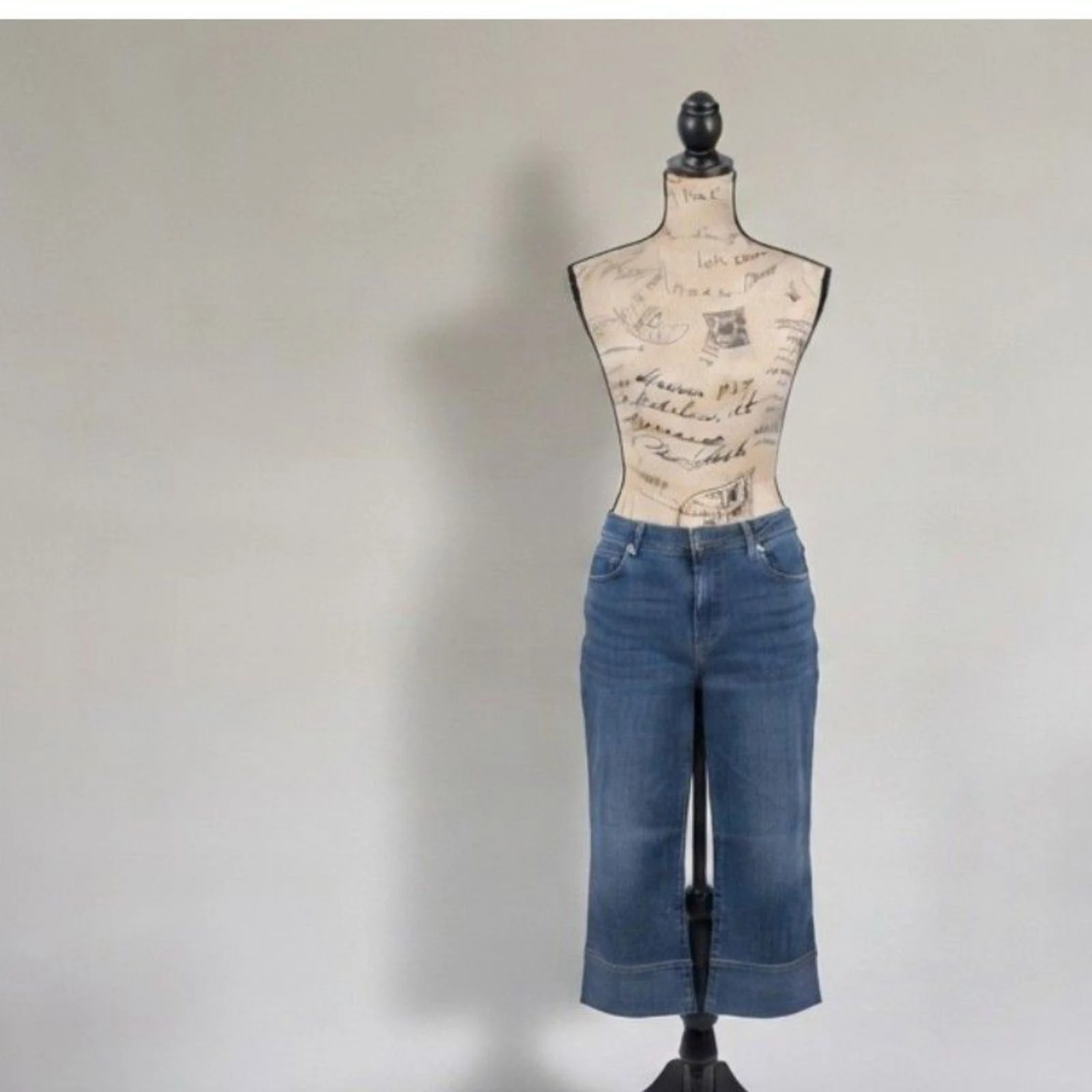 pantacourt en jean taille 34 très bon état